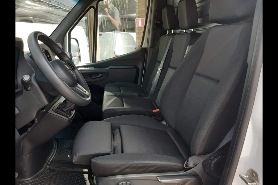 Mercedes-Benz Sprinter 317 CDI L3H2 Airco Cruise control MBux Achteruitrijcamera