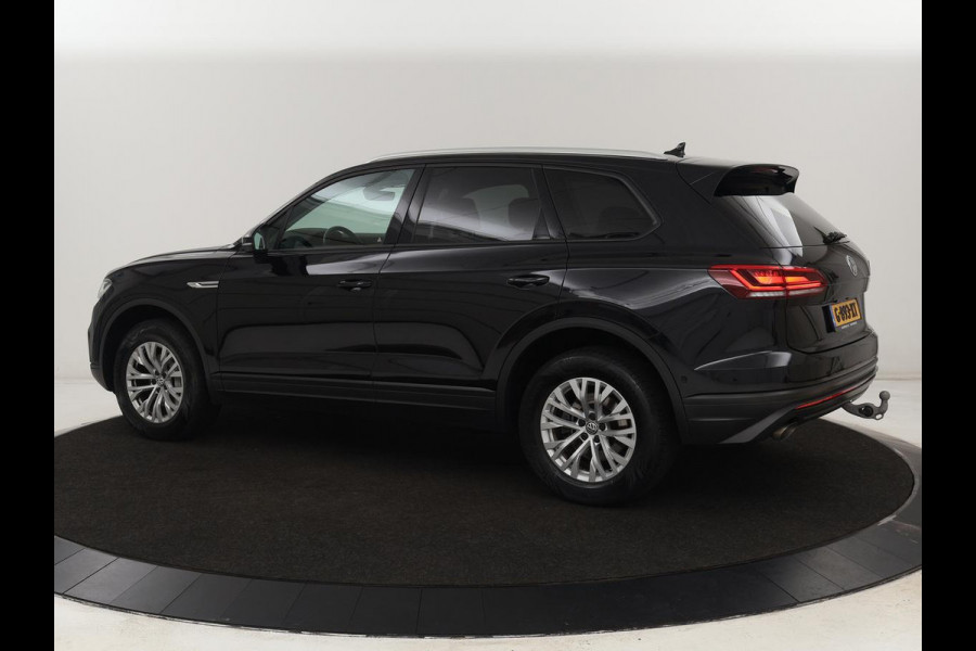 Volkswagen Touareg 3.0 TDI Elegance | Leder | Trekhaak | Camera | Luchtvering | Stoelverwarming | Adaptive cruise | Carplay | Achterbankverwarming | Navigatie | Full LED | Side Assist