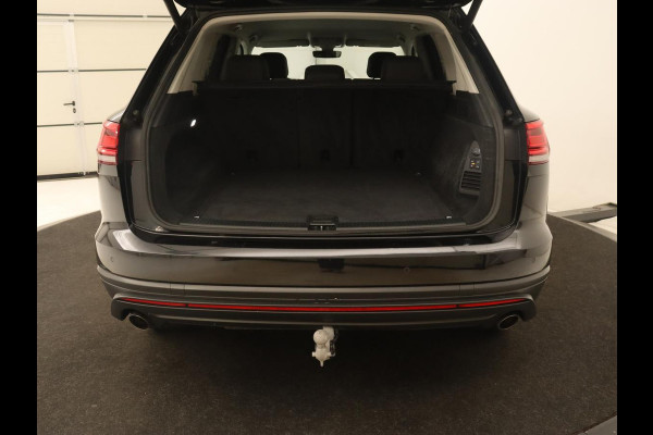 Volkswagen Touareg 3.0 TDI Elegance | Leder | Trekhaak | Camera | Luchtvering | Stoelverwarming | Adaptive cruise | Carplay | Achterbankverwarming | Navigatie | Full LED | Side Assist