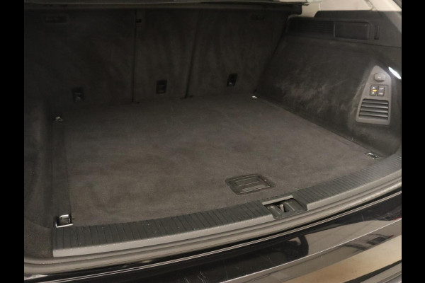 Volkswagen Touareg 3.0 TDI Elegance | Leder | Trekhaak | Camera | Luchtvering | Stoelverwarming | Adaptive cruise | Carplay | Achterbankverwarming | Navigatie | Full LED | Side Assist