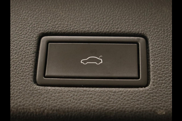 Volkswagen Touareg 3.0 TDI Elegance | Leder | Trekhaak | Camera | Luchtvering | Stoelverwarming | Adaptive cruise | Carplay | Achterbankverwarming | Navigatie | Full LED | Side Assist