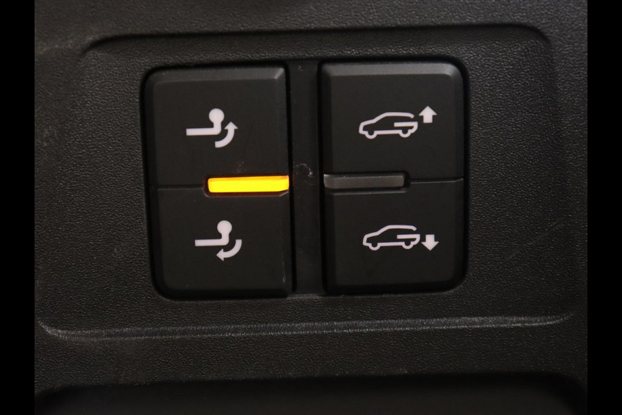 Volkswagen Touareg 3.0 TDI Elegance | Leder | Trekhaak | Camera | Luchtvering | Stoelverwarming | Adaptive cruise | Carplay | Achterbankverwarming | Navigatie | Full LED | Side Assist