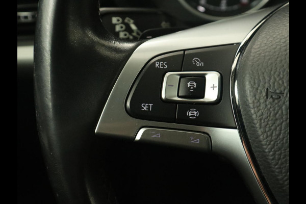 Volkswagen Touareg 3.0 TDI Elegance | Leder | Trekhaak | Camera | Luchtvering | Stoelverwarming | Adaptive cruise | Carplay | Achterbankverwarming | Navigatie | Full LED | Side Assist