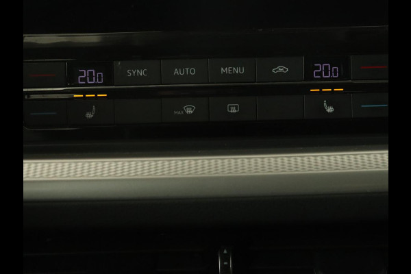 Volkswagen Touareg 3.0 TDI Elegance | Leder | Trekhaak | Camera | Luchtvering | Stoelverwarming | Adaptive cruise | Carplay | Achterbankverwarming | Navigatie | Full LED | Side Assist