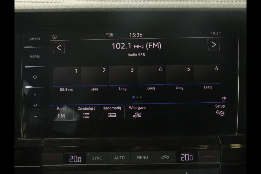 Volkswagen Touareg 3.0 TDI Elegance | Leder | Trekhaak | Camera | Luchtvering | Stoelverwarming | Adaptive cruise | Carplay | Achterbankverwarming | Navigatie | Full LED | Side Assist