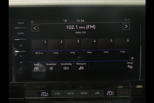 Volkswagen Touareg 3.0 TDI Elegance | Leder | Trekhaak | Camera | Luchtvering | Stoelverwarming | Adaptive cruise | Carplay | Achterbankverwarming | Navigatie | Full LED | Side Assist