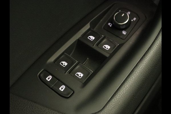 Volkswagen Touareg 3.0 TDI Elegance | Leder | Trekhaak | Camera | Luchtvering | Stoelverwarming | Adaptive cruise | Carplay | Achterbankverwarming | Navigatie | Full LED | Side Assist