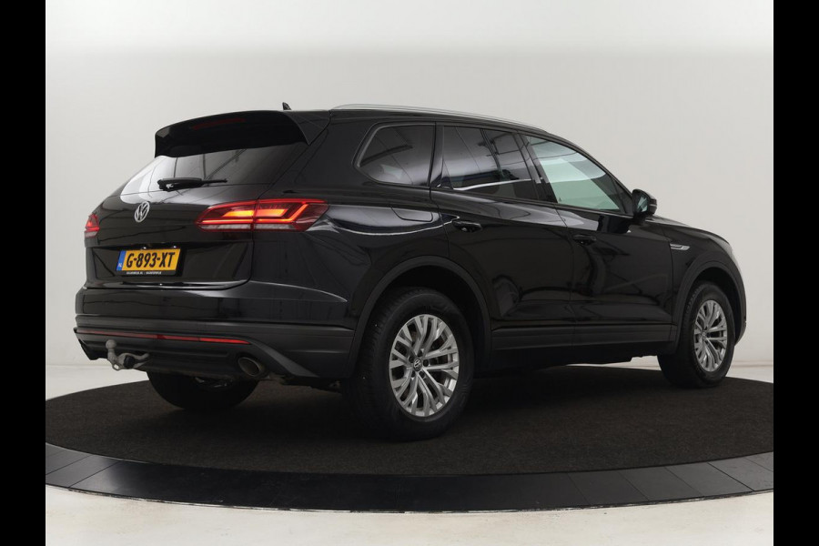 Volkswagen Touareg 3.0 TDI Elegance | Leder | Trekhaak | Camera | Luchtvering | Stoelverwarming | Adaptive cruise | Carplay | Achterbankverwarming | Navigatie | Full LED | Side Assist