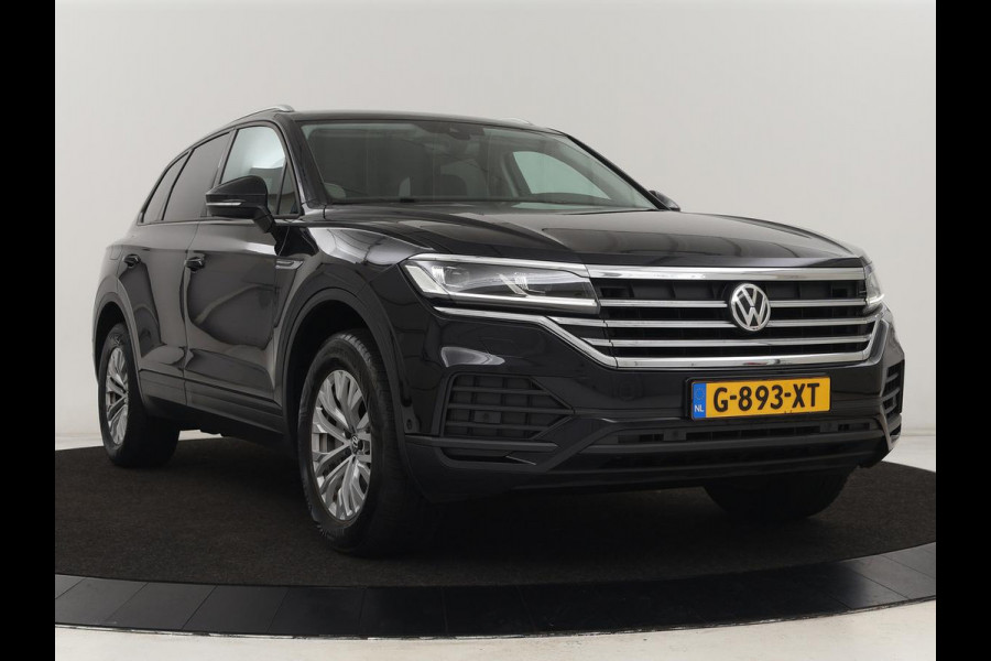 Volkswagen Touareg 3.0 TDI Elegance | Leder | Trekhaak | Camera | Luchtvering | Stoelverwarming | Adaptive cruise | Carplay | Achterbankverwarming | Navigatie | Full LED | Side Assist