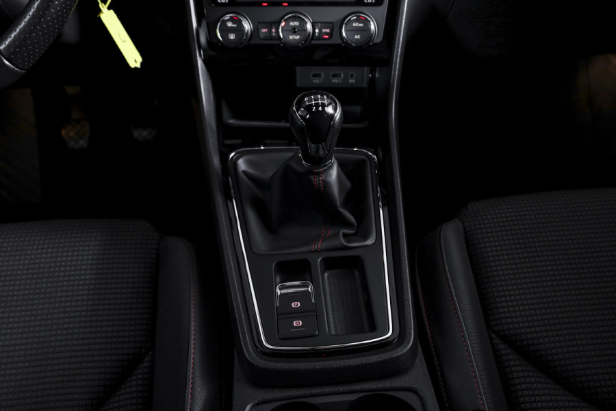 Seat Leon 1.4 TSI 125 PK FR | Cruise | Stoelverw. | PDC | NAV + App. Connect | ECC | LM 17" | Trekhaak | Seat Leon 1.4 TSI 125 PK FR | Cruise | Stoelverw. | PDC | NAV + App. Connect | ECC | LM 17" | Trekhaak |