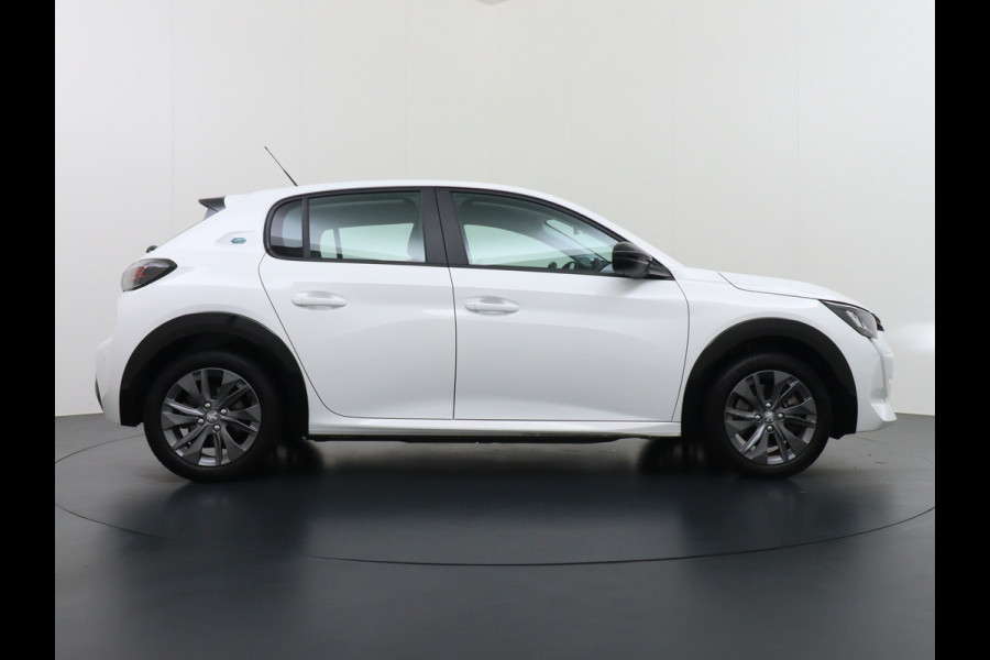 Peugeot e-208 EV Active Pack 50kWh Apple Carplay Android Auto Navi Ecc Cruise Control Pdc DAB+ Bluetooth Led Lmv Keyless Bluetooth Connected services 1e Eigenaar Origineel Nederlandse Auto