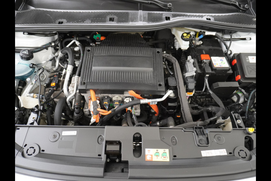 Peugeot e-208 EV Active Pack 50kWh Apple Carplay Android Auto Navi Ecc Cruise Control Pdc DAB+ Bluetooth Led Lmv Keyless Bluetooth Connected services 1e Eigenaar Origineel Nederlandse Auto