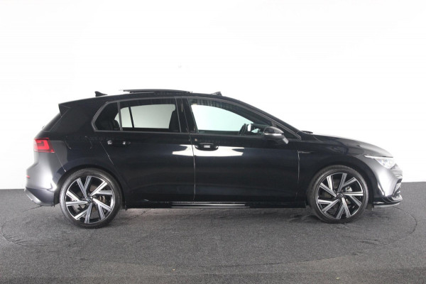 Volkswagen Golf 1.5 eTSI R-Line | panoramadak | camera | lmv 18" Volkswagen Golf 1.5 eTSI R-Line | panoramadak | camera | lmv 18"