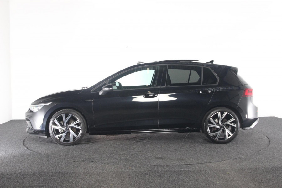 Volkswagen Golf 1.5 eTSI R-Line | panoramadak | camera | lmv 18" Volkswagen Golf 1.5 eTSI R-Line | panoramadak | camera | lmv 18"