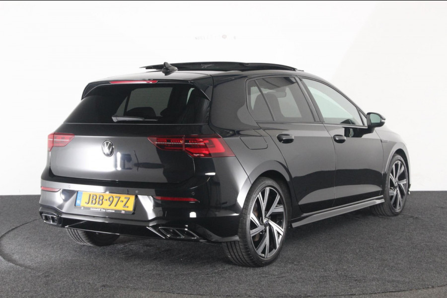 Volkswagen Golf 1.5 eTSI R-Line | panoramadak | camera | lmv 18" Volkswagen Golf 1.5 eTSI R-Line | panoramadak | camera | lmv 18"