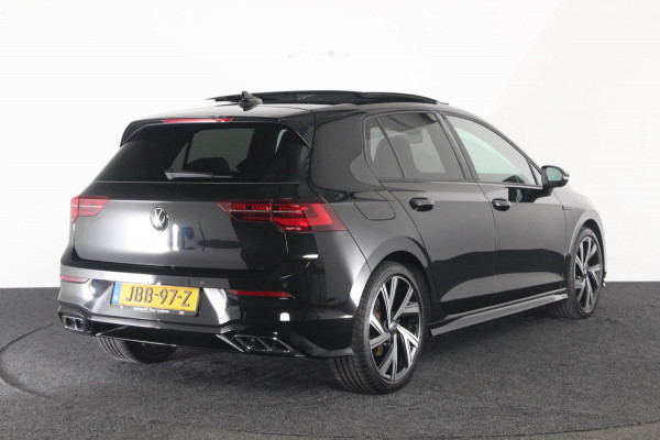 Volkswagen Golf 1.5 eTSI R-Line | panoramadak | camera | lmv 18" Volkswagen Golf 1.5 eTSI R-Line | panoramadak | camera | lmv 18"