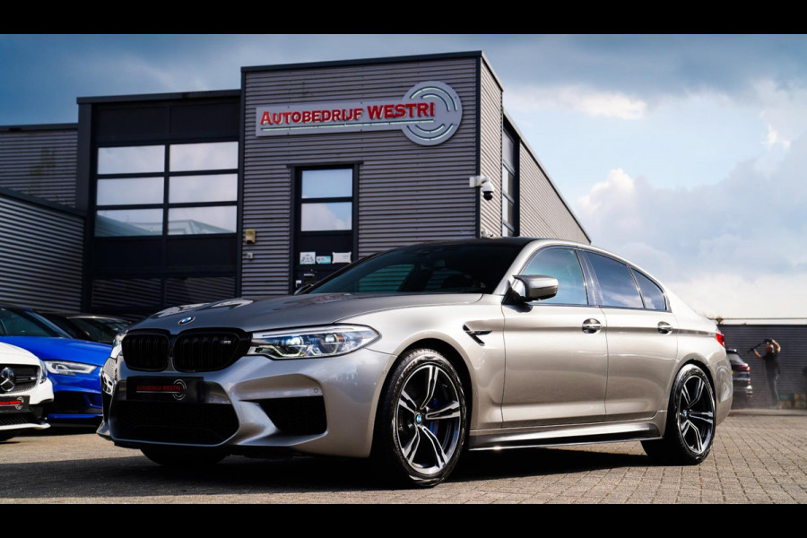 BMW 5 Serie M5 | Carbon | Harman/Kardon | Dealer onderhouden | Sfeerverlichting | Donington Grau | 600PK | NAP | Origineel NL |