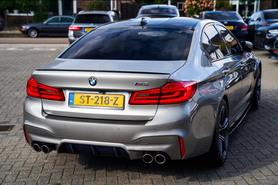 BMW 5 Serie M5 | Carbon | Harman/Kardon | Dealer onderhouden | Sfeerverlichting | Donington Grau | 600PK | NAP | Origineel NL |