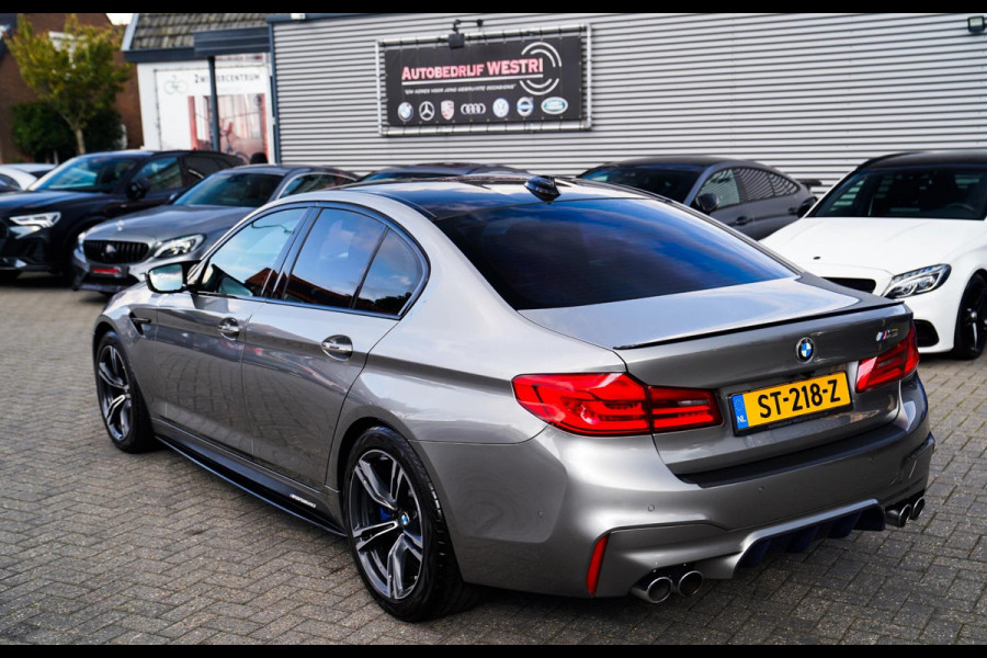 BMW 5 Serie M5 | Carbon | Harman/Kardon | Dealer onderhouden | Sfeerverlichting | Donington Grau | 600PK | NAP | Origineel NL |