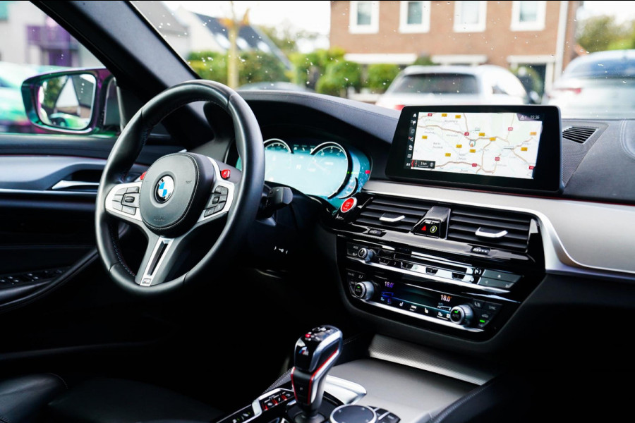 BMW 5 Serie M5 | Carbon | Harman/Kardon | Dealer onderhouden | Sfeerverlichting | Donington Grau | 600PK | NAP | Origineel NL |