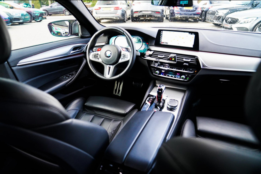 BMW 5 Serie M5 | Carbon | Harman/Kardon | Dealer onderhouden | Sfeerverlichting | Donington Grau | 600PK | NAP | Origineel NL |