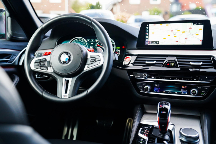 BMW 5 Serie M5 | Carbon | Harman/Kardon | Dealer onderhouden | Sfeerverlichting | Donington Grau | 600PK | NAP | Origineel NL |