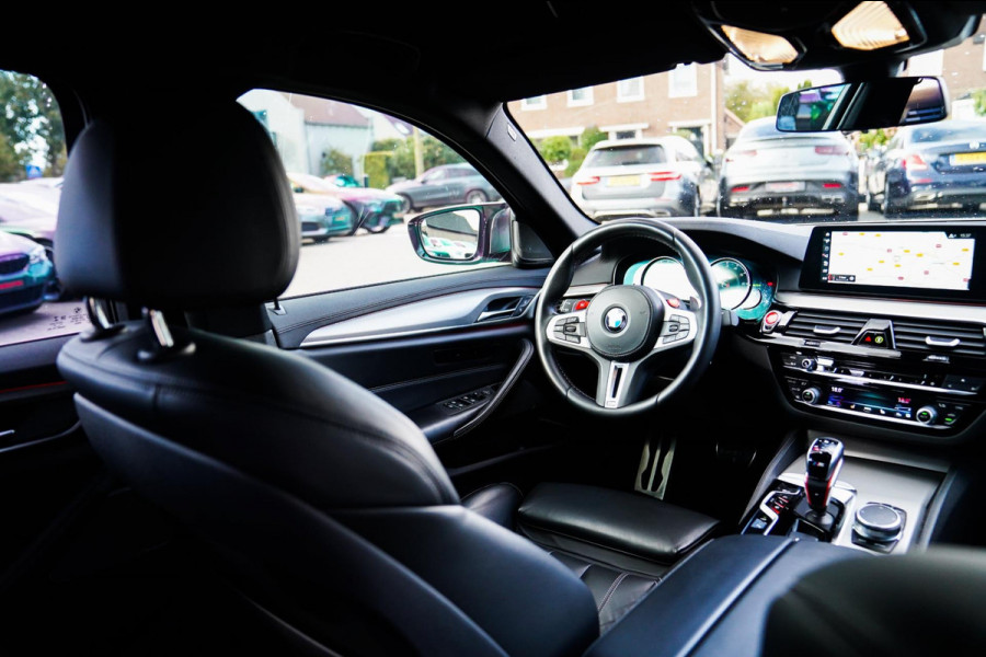 BMW 5 Serie M5 | Carbon | Harman/Kardon | Dealer onderhouden | Sfeerverlichting | Donington Grau | 600PK | NAP | Origineel NL |