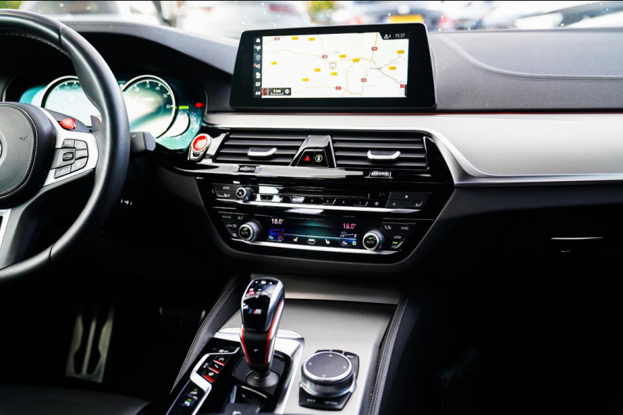 BMW 5 Serie M5 | Carbon | Harman/Kardon | Dealer onderhouden | Sfeerverlichting | Donington Grau | 600PK | NAP | Origineel NL |