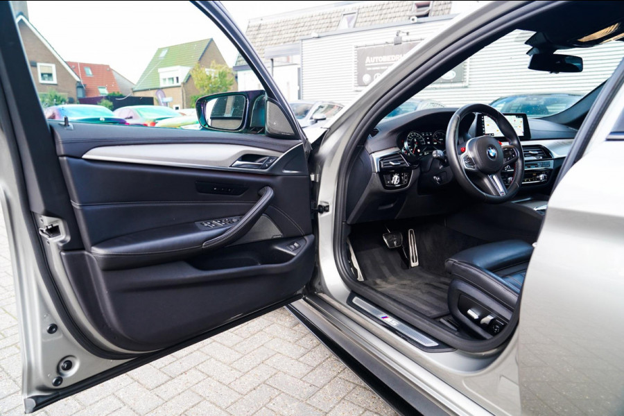 BMW 5 Serie M5 | Carbon | Harman/Kardon | Dealer onderhouden | Sfeerverlichting | Donington Grau | 600PK | NAP | Origineel NL |