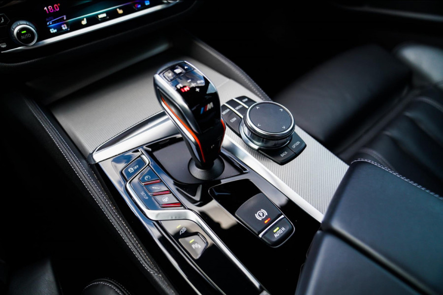 BMW 5 Serie M5 | Carbon | Harman/Kardon | Dealer onderhouden | Sfeerverlichting | Donington Grau | 600PK | NAP | Origineel NL |