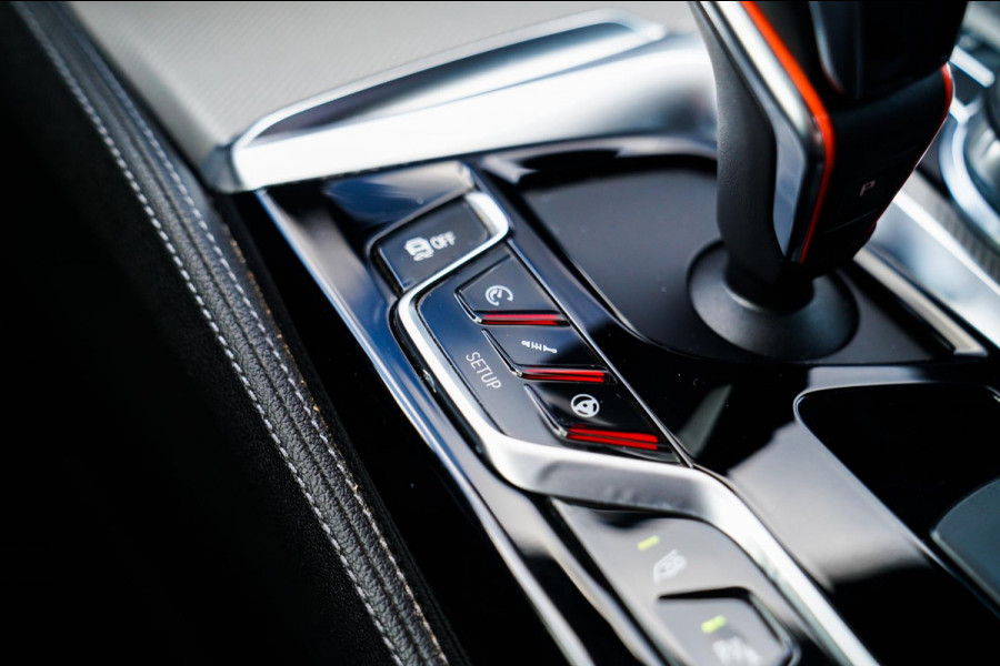 BMW 5 Serie M5 | Carbon | Harman/Kardon | Dealer onderhouden | Sfeerverlichting | Donington Grau | 600PK | NAP | Origineel NL |