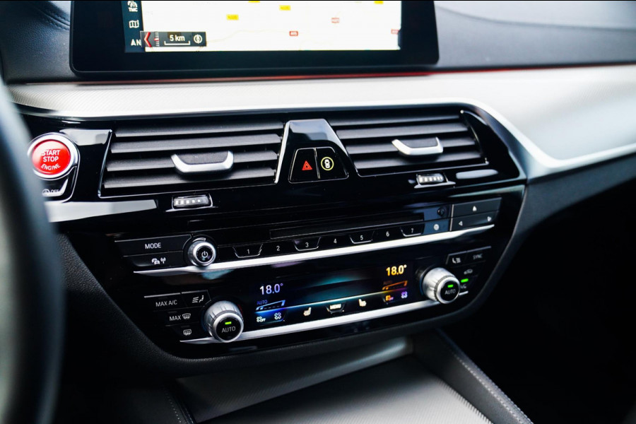 BMW 5 Serie M5 | Carbon | Harman/Kardon | Dealer onderhouden | Sfeerverlichting | Donington Grau | 600PK | NAP | Origineel NL |