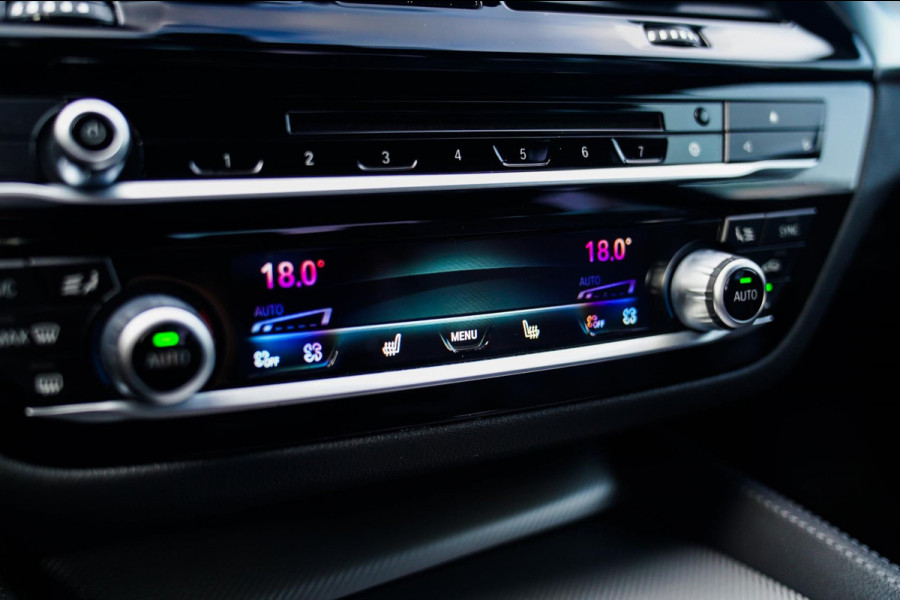 BMW 5 Serie M5 | Carbon | Harman/Kardon | Dealer onderhouden | Sfeerverlichting | Donington Grau | 600PK | NAP | Origineel NL |