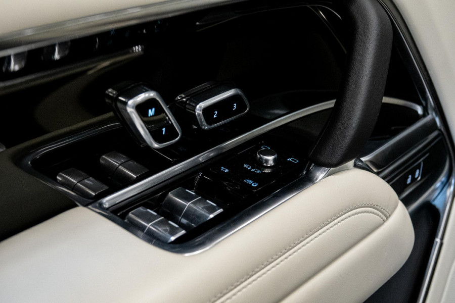 Land Rover Range Rover 3.0 P460e SE PHEV *Meridian / Stoelventilatie / Panorama / Soft-Close / Keyless Entry / Memory / 5 Jaar Garantie*