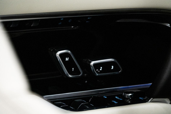 Land Rover Range Rover 3.0 P460e SE PHEV *Meridian / Stoelventilatie / Panorama / Soft-Close / Keyless Entry / Memory / 5 Jaar Garantie*