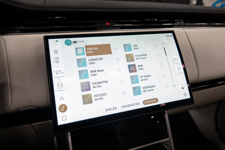 Land Rover Range Rover 3.0 P460e SE PHEV *Meridian / Stoelventilatie / Panorama / Soft-Close / Keyless Entry / Memory / 5 Jaar Garantie*