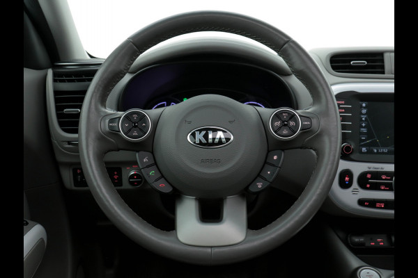 Kia Soul EV Executive Plus Line {SOH-95%} (INCL-BTW) Aut.*PANO | LUXURY-LEATHER | NAVI-FULLMAP | FULL-LED | KEYLESS | CAMERA | ECC | PDC | CRUISE | DAB | DIGI-COCKPIT | HEATED/COOLED-COMFORTSEATS | CARPLAY | PRIVACY-GLASS | 16"ALU* Kia Soul EV Executive Plus Line {SOH-95%} (INCL-BTW) Aut.*PANO | LUXURY-LEATHER | NAVI-FULLMAP | FULL-LED | KEYLESS | CAMERA | ECC | PDC | CRUISE | DAB | DIGI-COCKPIT | HEATED/COOLED-COMFORTSEATS | CARPLAY | PRIVACY-GLASS | 16"ALU*