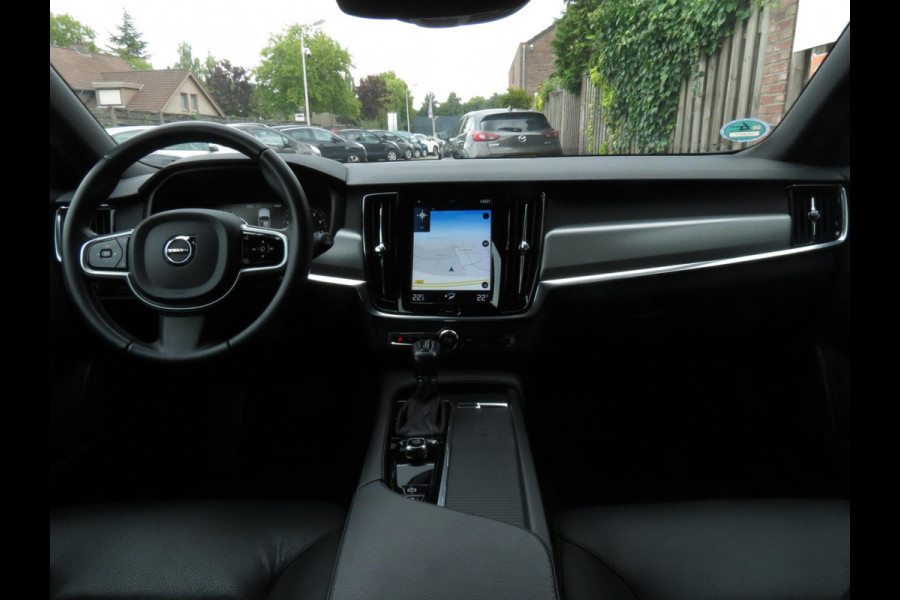 Volvo V90 2.0 T4 Momentum AUTOMAAT | DEALER ONDERHOUDEN | NIEUW DISTRIBUTIESET | MICHELIN BANDEN | VOL LEDER INTERIEUR |