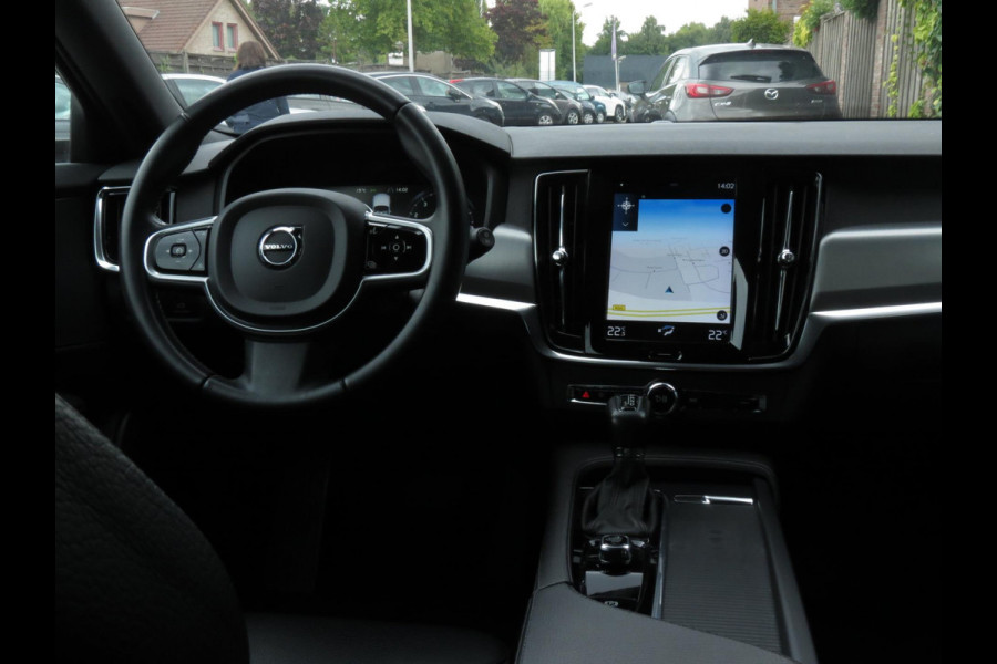 Volvo V90 2.0 T4 Momentum AUTOMAAT | DEALER ONDERHOUDEN | NIEUW DISTRIBUTIESET | MICHELIN BANDEN | VOL LEDER INTERIEUR |