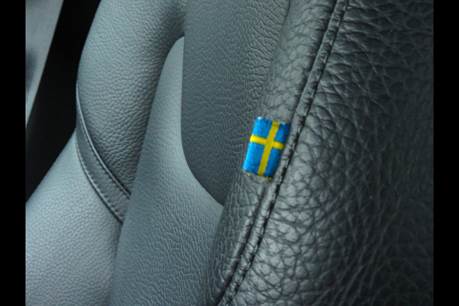 Volvo V90 2.0 T4 Momentum AUTOMAAT | DEALER ONDERHOUDEN | NIEUW DISTRIBUTIESET | MICHELIN BANDEN | VOL LEDER INTERIEUR |