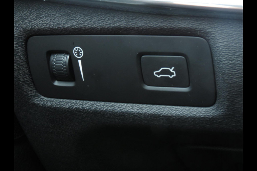 Volvo V90 2.0 T4 Momentum AUTOMAAT | DEALER ONDERHOUDEN | NIEUW DISTRIBUTIESET | MICHELIN BANDEN | VOL LEDER INTERIEUR |