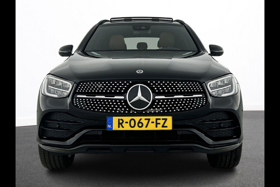 Mercedes-Benz GLC 300e 4MATIC Business Solution AMG Panoramadak Navigatie Camera Parkeersensoren Cruise Control Stoelverwarming Virtual Cockpit LED Ambiente verlichting Leder Mercedes-Benz GLC 300e 4MATIC Business Solution AMG Panoramadak Navigatie Camera Parkeersensoren Cruise Control Stoelverwarming Virtual Cockpit LED Ambiente verlichting Leder