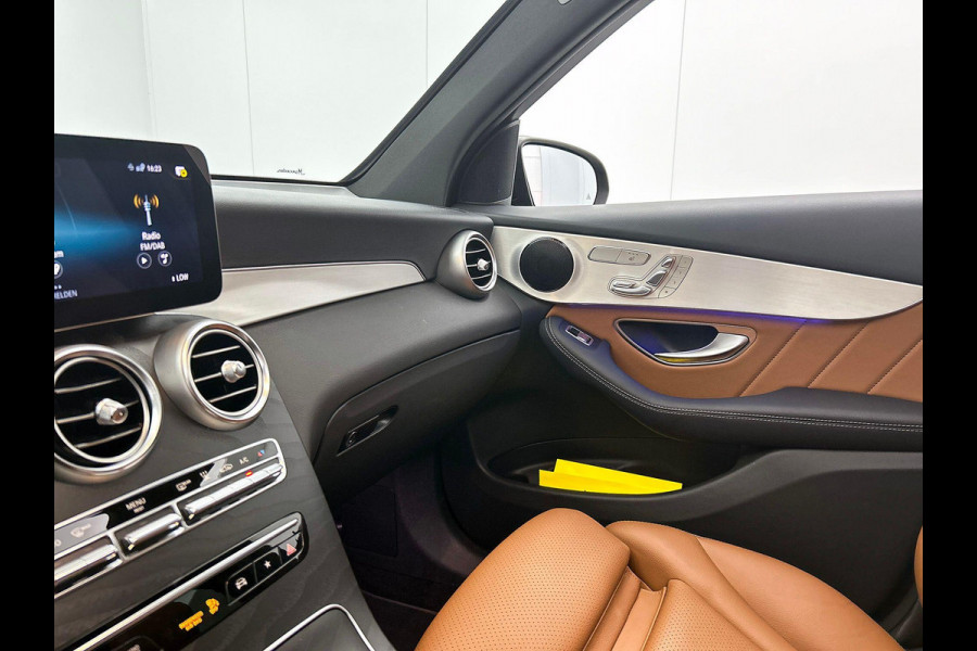 Mercedes-Benz GLC 300e 4MATIC Business Solution AMG Panoramadak Navigatie Camera Parkeersensoren Cruise Control Stoelverwarming Virtual Cockpit LED Ambiente verlichting Leder Mercedes-Benz GLC 300e 4MATIC Business Solution AMG Panoramadak Navigatie Camera Parkeersensoren Cruise Control Stoelverwarming Virtual Cockpit LED Ambiente verlichting Leder