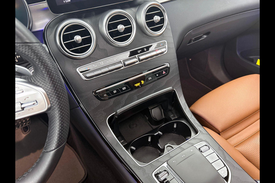 Mercedes-Benz GLC 300e 4MATIC Business Solution AMG Panoramadak Navigatie Camera Parkeersensoren Cruise Control Stoelverwarming Virtual Cockpit LED Ambiente verlichting Leder Mercedes-Benz GLC 300e 4MATIC Business Solution AMG Panoramadak Navigatie Camera Parkeersensoren Cruise Control Stoelverwarming Virtual Cockpit LED Ambiente verlichting Leder
