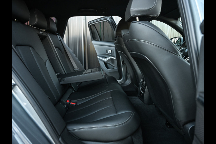 BMW 3 Serie Touring 330e xDrive M-SPORT | FACELIFT | ACCU 19,5 kWh | ACTIVE CRUISE | ELEKTR. TREKHAAK | HIFI AUDIO | SHADOW LINE | CAMERA |