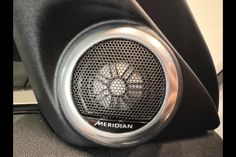 Land Rover Range Rover Evoque 1.5 P300e AWD R-Dynamic SE Panoramadak Navigatie Apple Carplay/Android Auto Camera Parkeersensoren Adaptive Cruise Control Dodehoek Assistent Elektrische achterklep Stoel- en stuurverwarming Memory stoelen Climate Control Ledverlichting