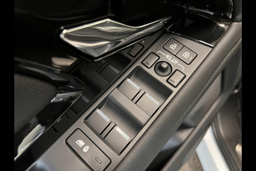 Land Rover Range Rover Evoque 1.5 P300e AWD R-Dynamic SE Panoramadak Navigatie Apple Carplay/Android Auto Camera Parkeersensoren Adaptive Cruise Control Dodehoek Assistent Elektrische achterklep Stoel- en stuurverwarming Memory stoelen Climate Control Ledverlichting