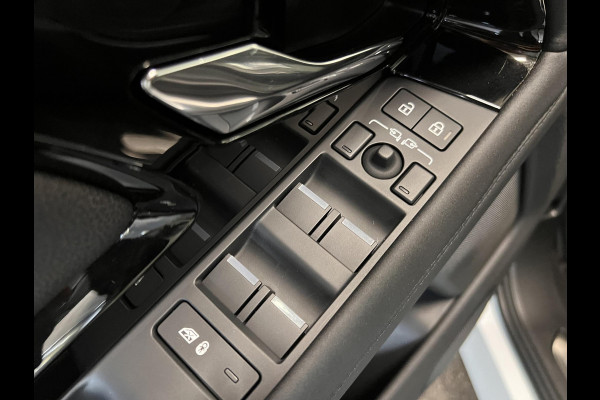 Land Rover Range Rover Evoque 1.5 P300e AWD R-Dynamic SE Panoramadak Navigatie Apple Carplay/Android Auto Camera Parkeersensoren Adaptive Cruise Control Dodehoek Assistent Elektrische achterklep Stoel- en stuurverwarming Memory stoelen Climate Control Ledverlichting