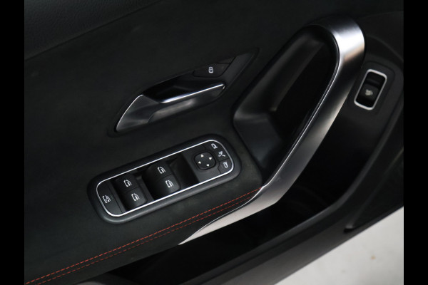 Mercedes-Benz A-Klasse 200 Business Solution [SCHUIFKANTELDAK, CAMERA, PDC 360, CRUISE CONTROL, BLUETOOTH TELEFOON, STOELVERWARMING, AUTOMATISCHE AIRCO, NAVIGATIE, NIEUWSTAAT]