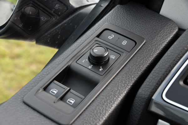 Volkswagen Transporter 2.0 TDI L2H1 DC 4Motion Highline Adaptieve Cruise, LED, 204pk, Automaat, 4x4, Leder, Multimedia, 2 x Schuifdeur, Sensoren, Uniek! Volkswagen Transporter 2.0 TDI L2H1 DC 4Motion Highline Adaptieve Cruise, LED, 204pk, Automaat, 4x4, Leder, Multimedia, 2 x Schuifdeur, Sensoren, Uniek!